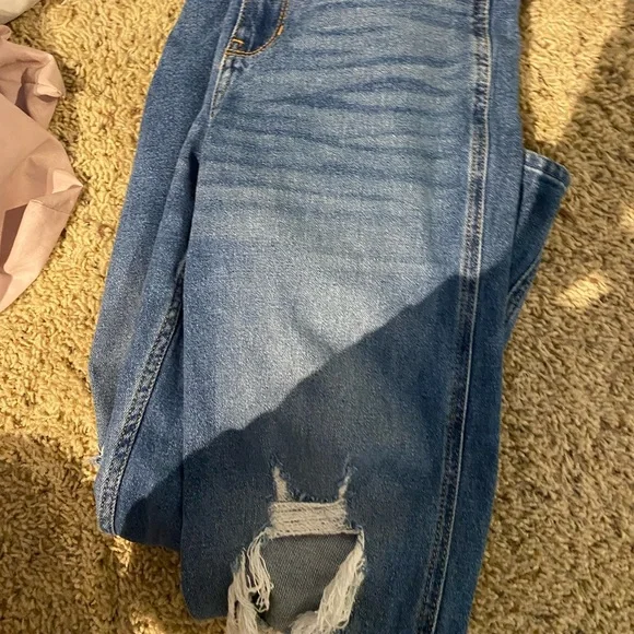 Hollister mom jeans - Picture 3 of 4